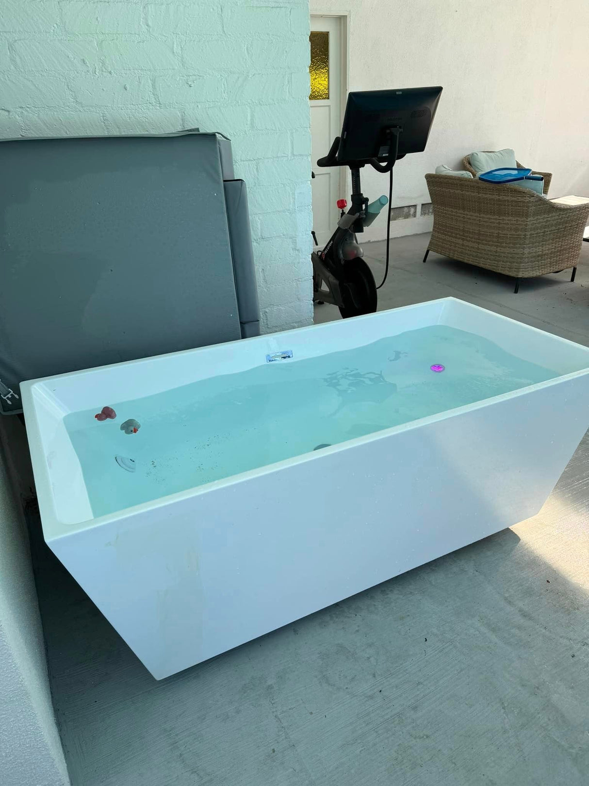 TAKETHEPLUNGE Deluxe Cold Plunge