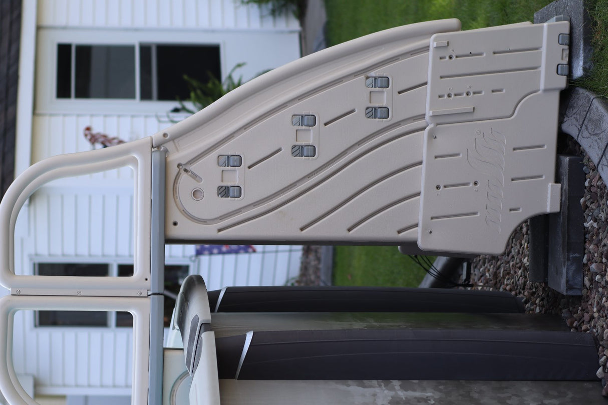 Confer Plastics 9300 Modular Step System Aboveground pool ladder