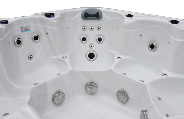 Manitou 6 Person Premium Hot Tub