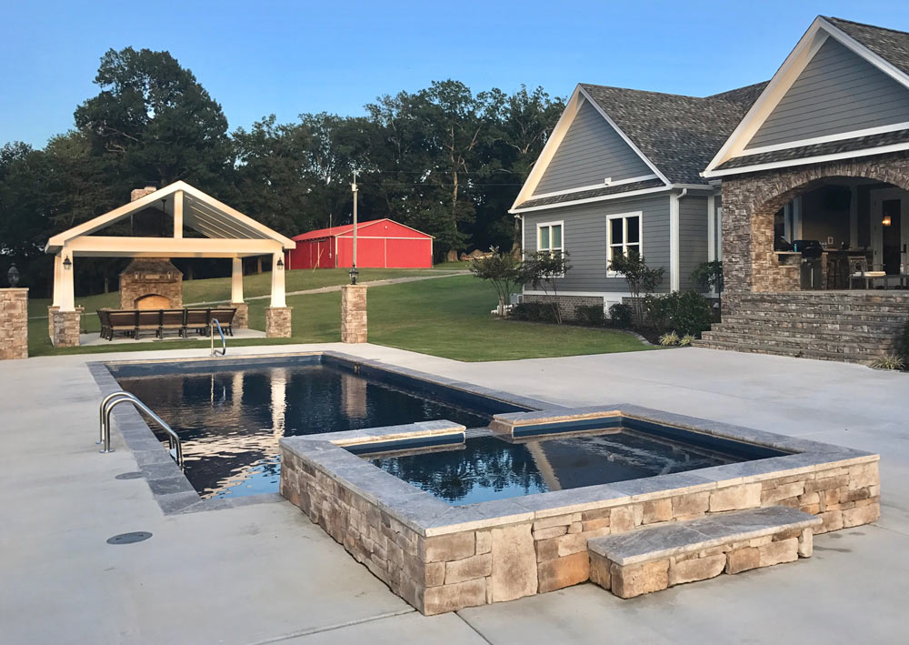 Royal Spillover Spa 7'8" x 9'8"